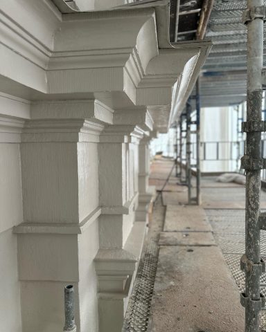 Stendetalj målad med linoljefärg